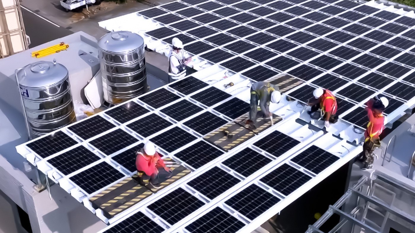 友達打造光電建築一體化整合建材，開發SunSteel光電整合型浪板，實現快速安裝、避免二次施工，讓屋頂光電躍升未來建物新標配。