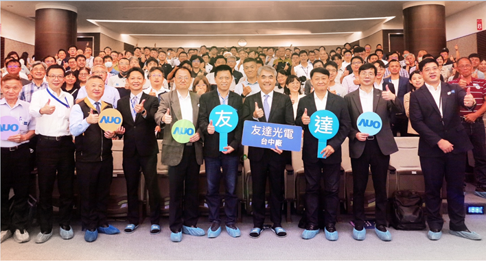 友達以太陽能解決方案領航者，跨足建築領域，4日在台中廠區舉辦「光電建築一體化研討會」，邀請產業先驅共同推動綠化，打造新一代智慧綠建築。